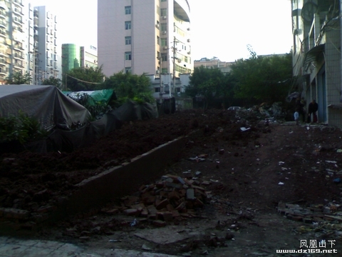 达县城市规划局,国土局空置闲地靠近富康大院