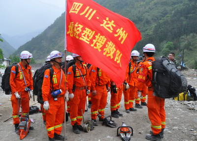 达州公安消防官兵抗震救灾进行时(一)