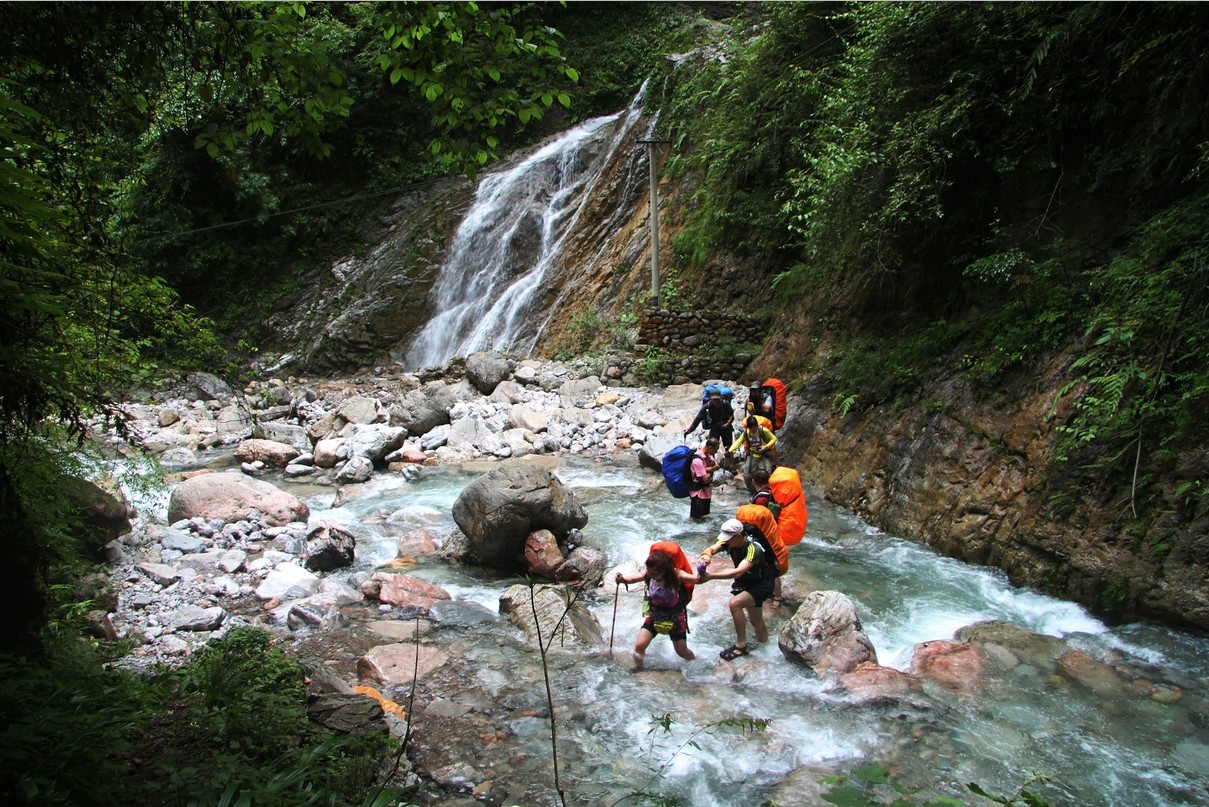 野驴部落清明携手重庆骆驼重装群穿越重庆城口九重山