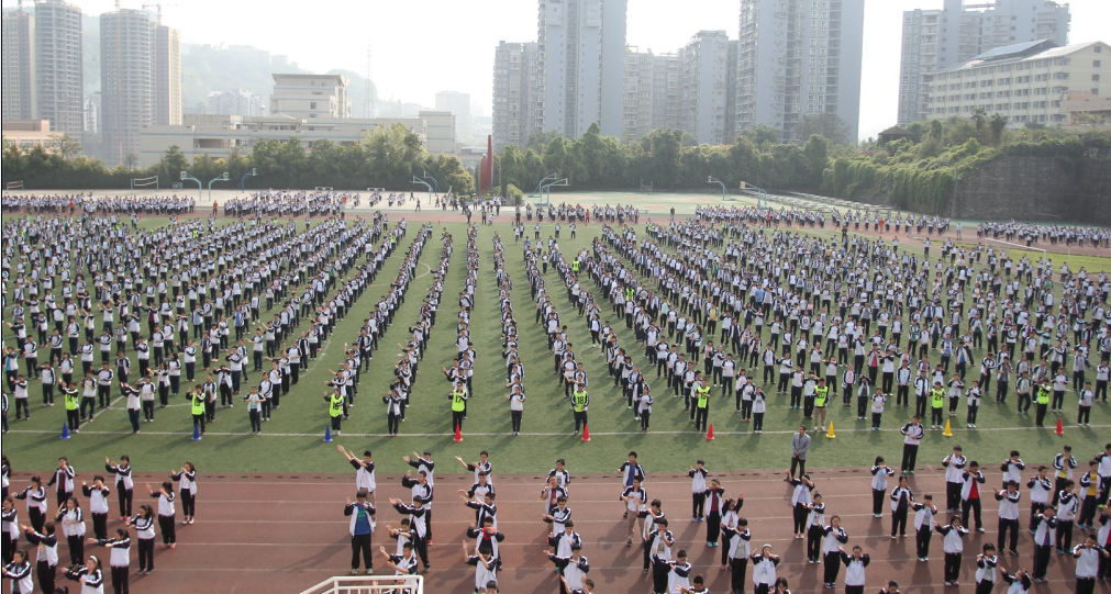 百名网友进校园为达州一中建言献策