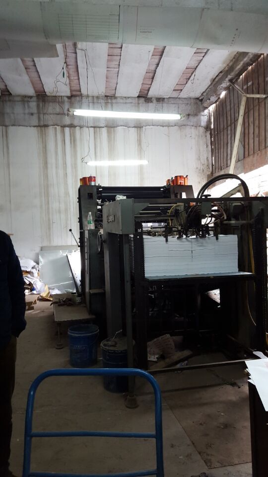 塔石路改造砸坏印刷厂设备该谁负责维修和赔偿