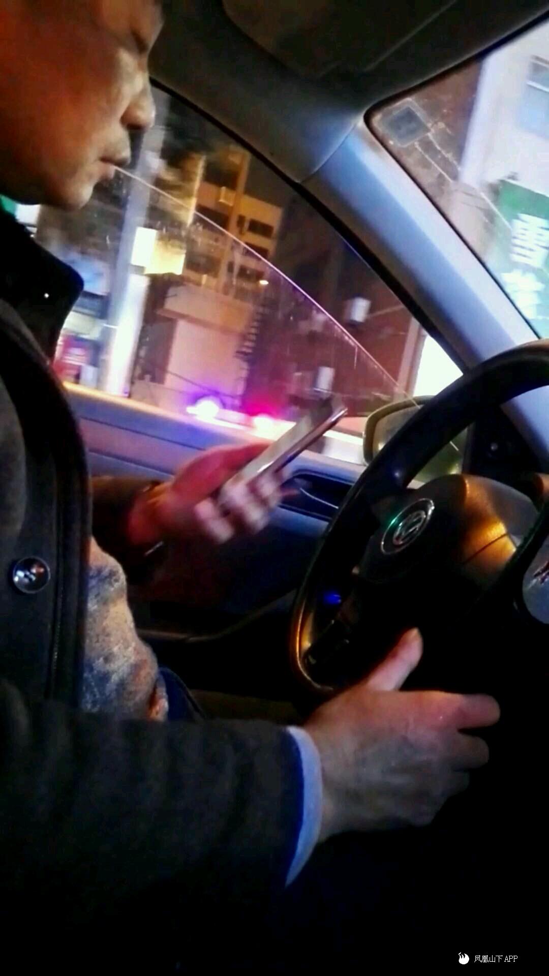出租车司机开车耍手机,乘客的安全谁来保证?