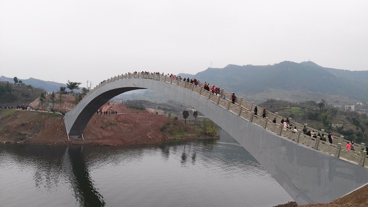 对莲花湖湿地公园映月桥的