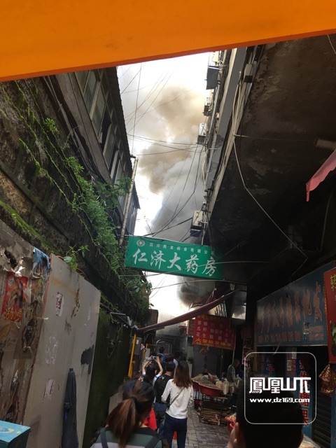 老通州对面转转楼下巷子里刚刚起火了 - 今日达