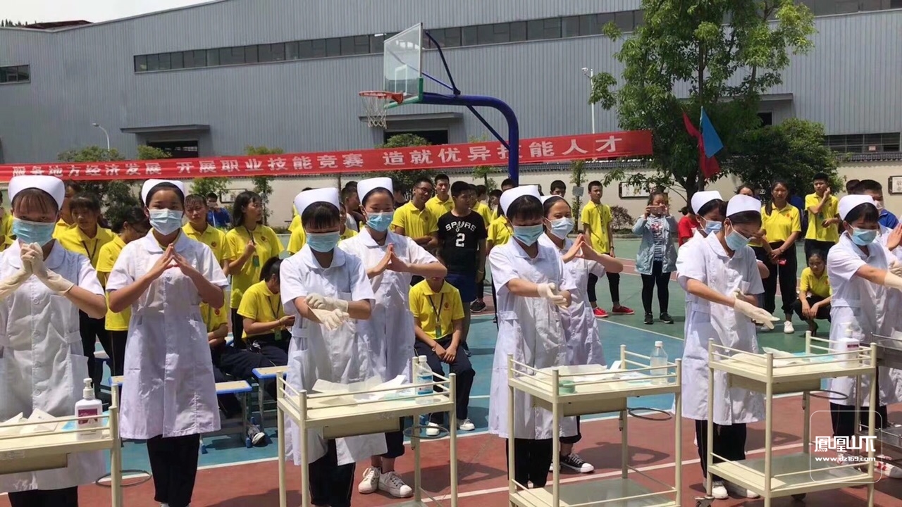 69 四川省达州凤凰职业技术学院(招生宣传)   读"幼师,护理,列车
