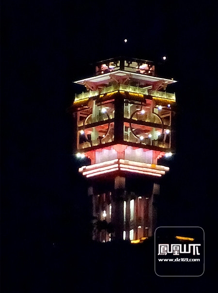 夜间凤凰楼