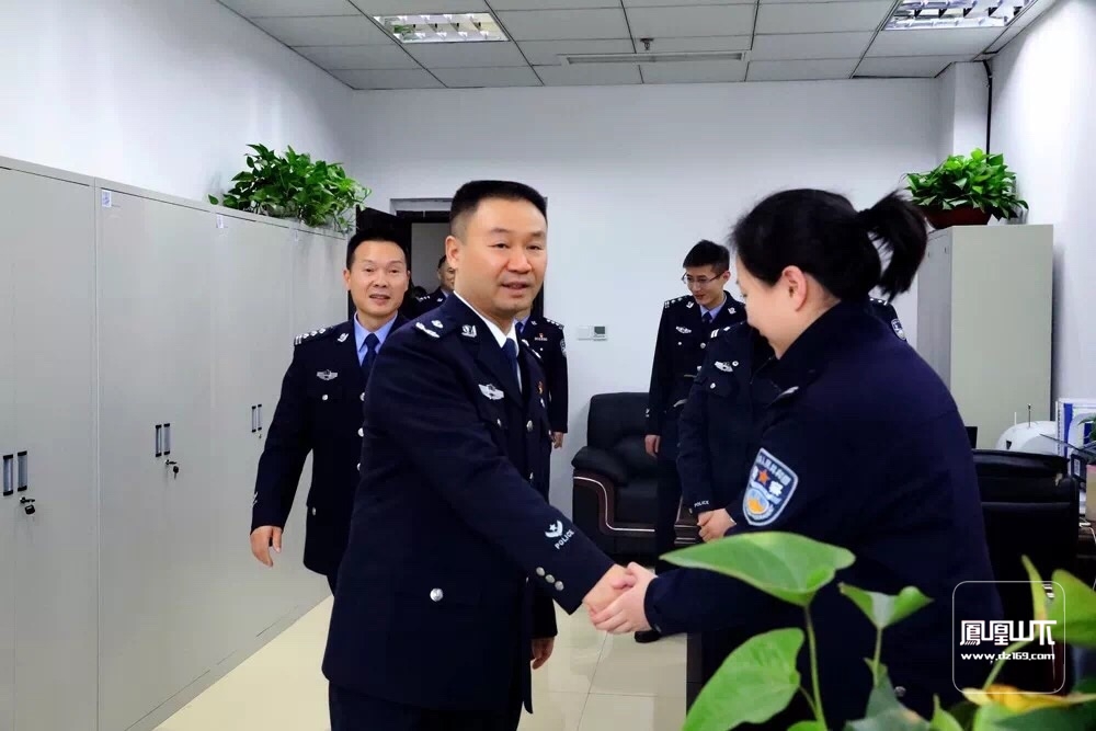 在新春佳节即将来临之际,副市长,市公安局局长王景弘率队在全市开展了