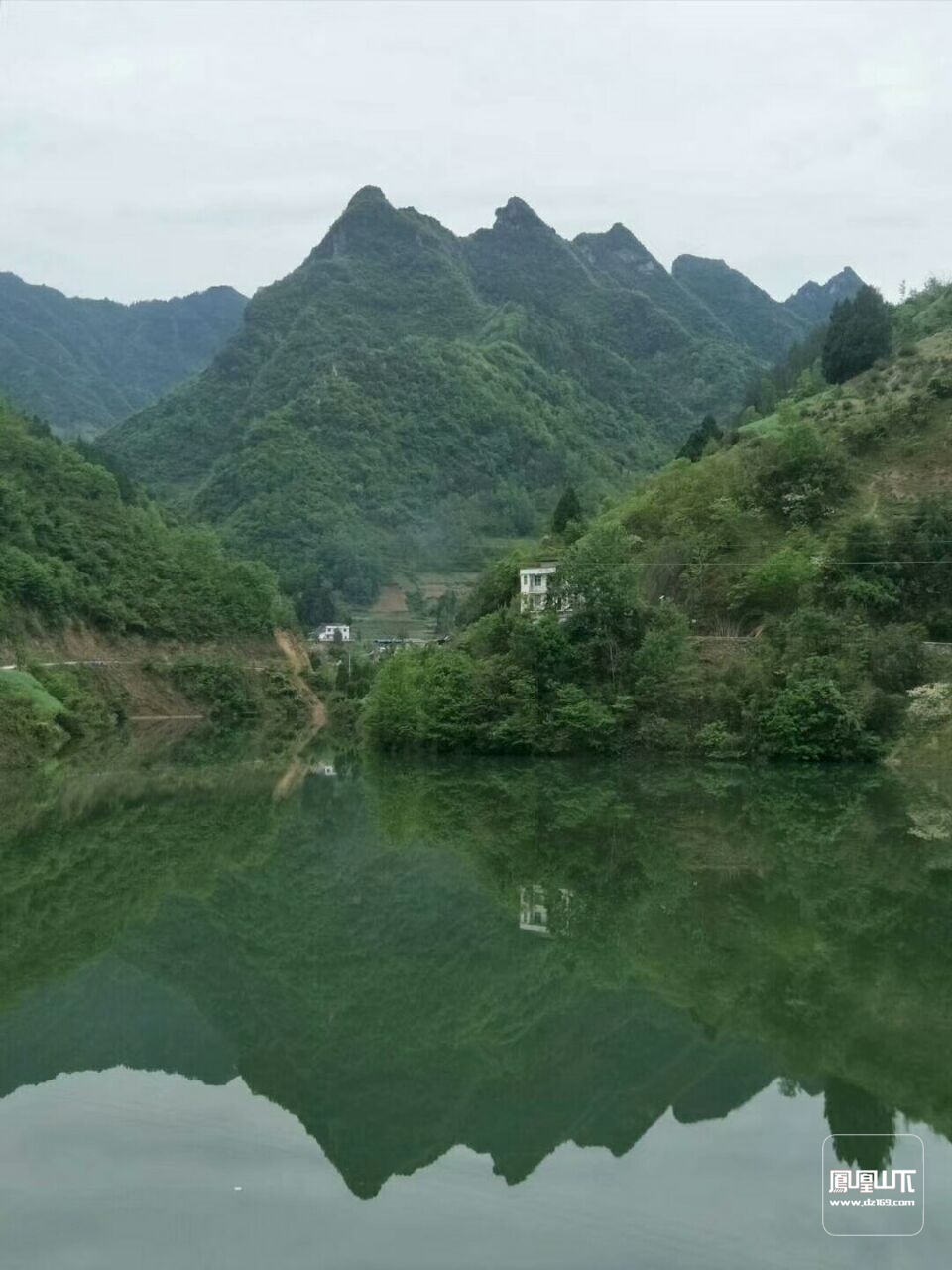 春暖花开万源大竹河的那山那水