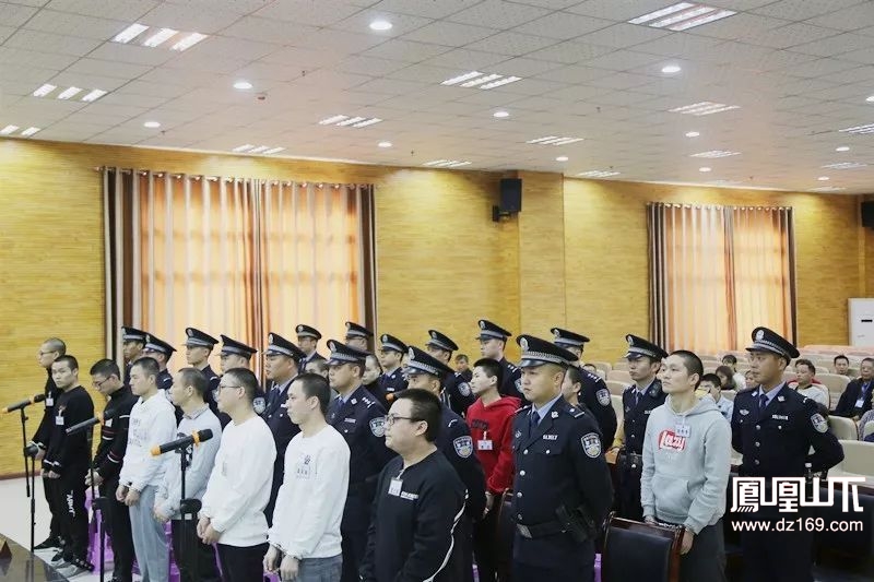 宣汉雷云辉等16名被告人涉恶一案公开开庭