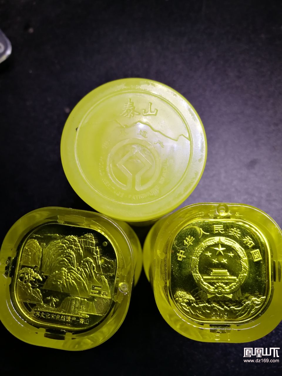 刚取到的泰山纪念币,有贩子就在大