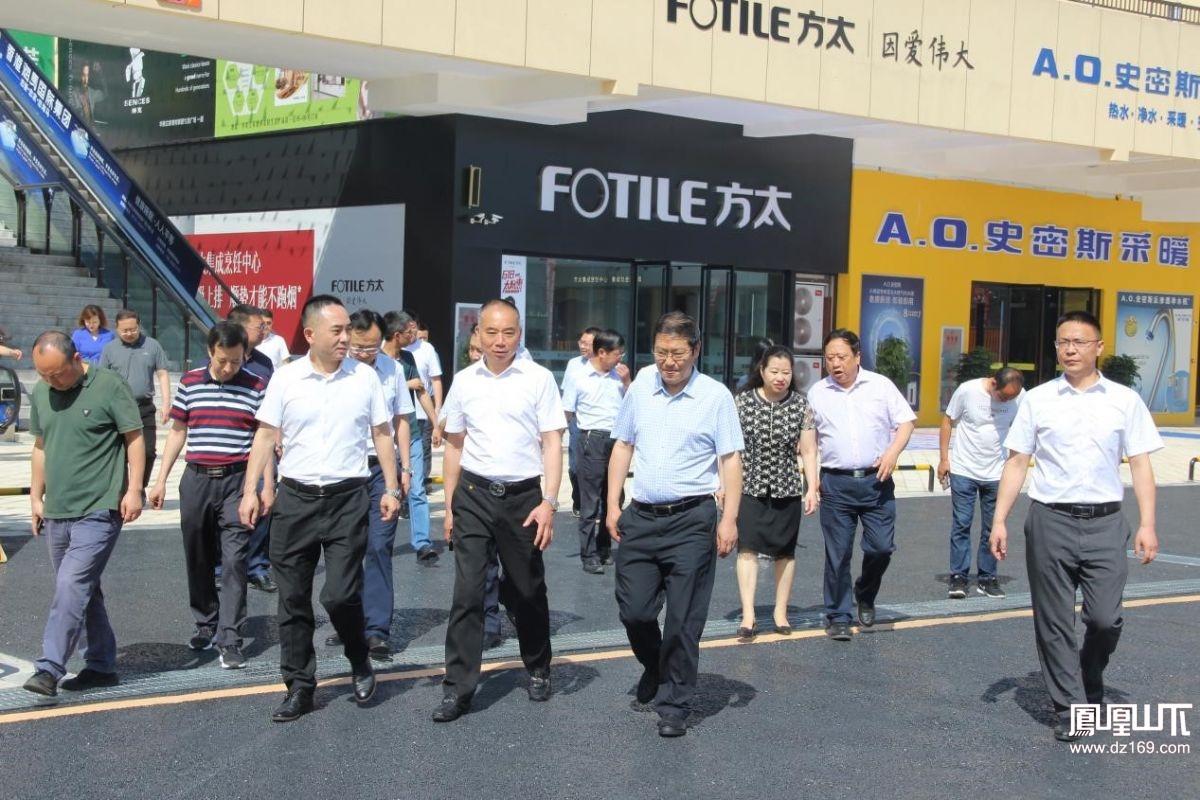 常委会副主任胡兵达州市副市长王蔚荩通川区人大常委会主任梅辉太等