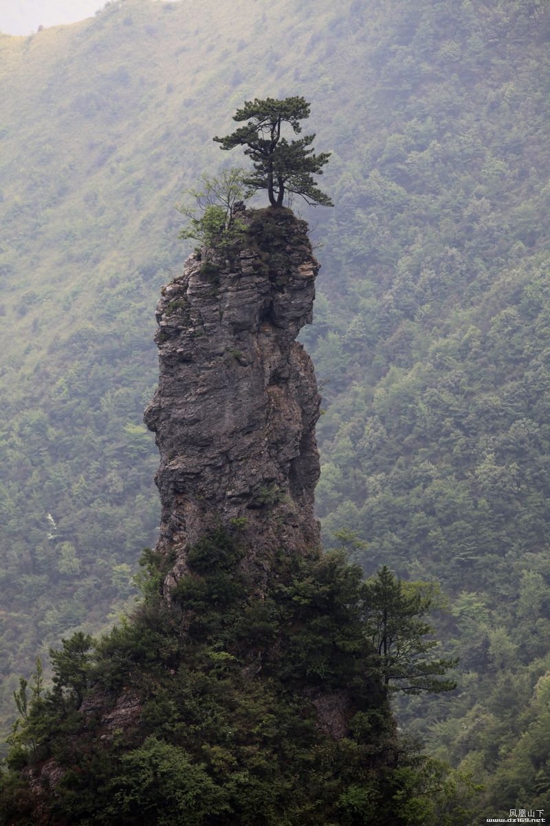 万源八台山独秀峰图片