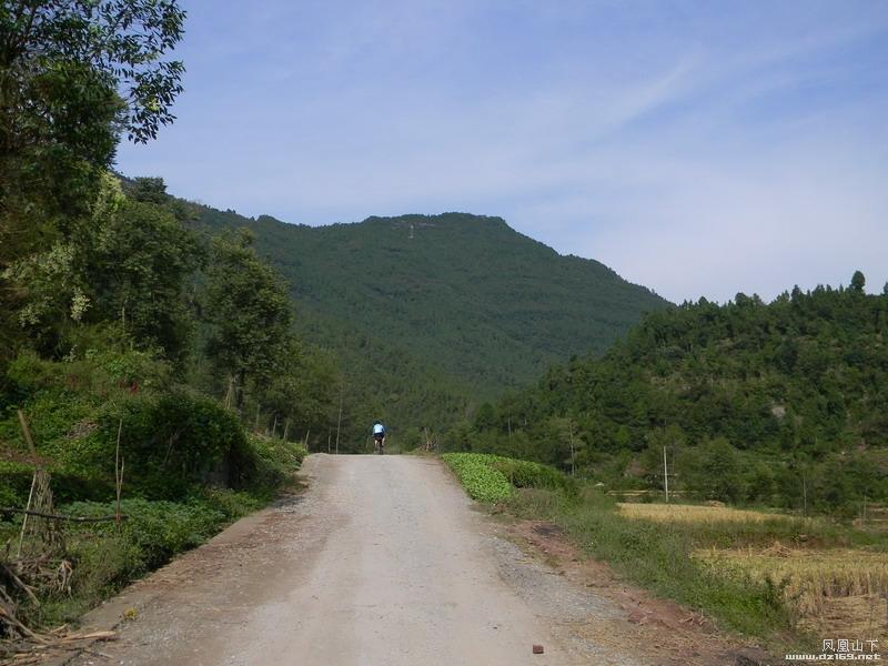 我们在路上达州骑行者骑行龙滩乡探访中山寺古刹遗址