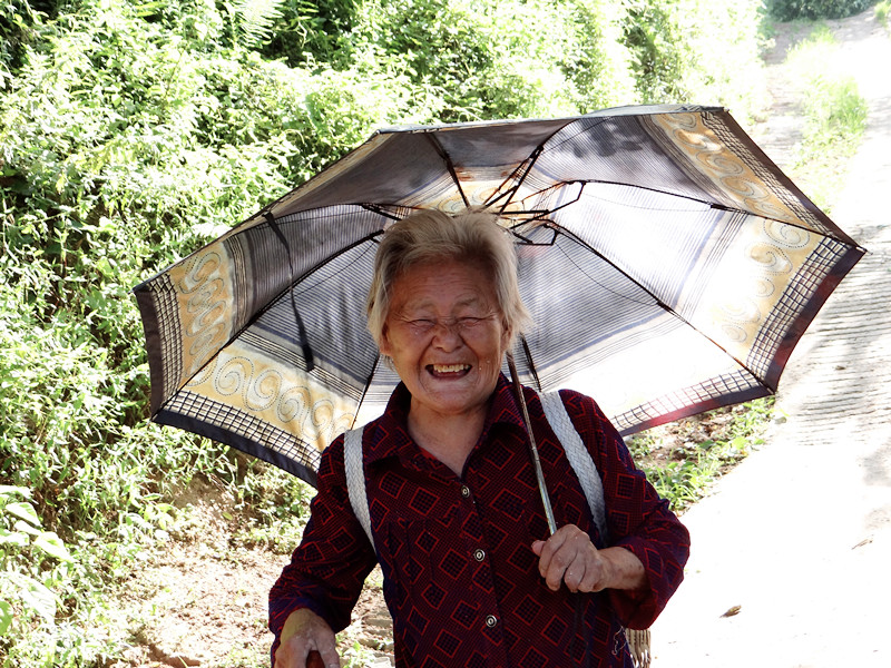 西北山老奶奶图片