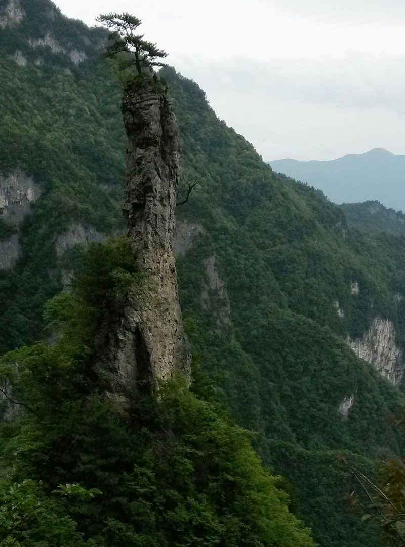 题万源八台山独秀峰 