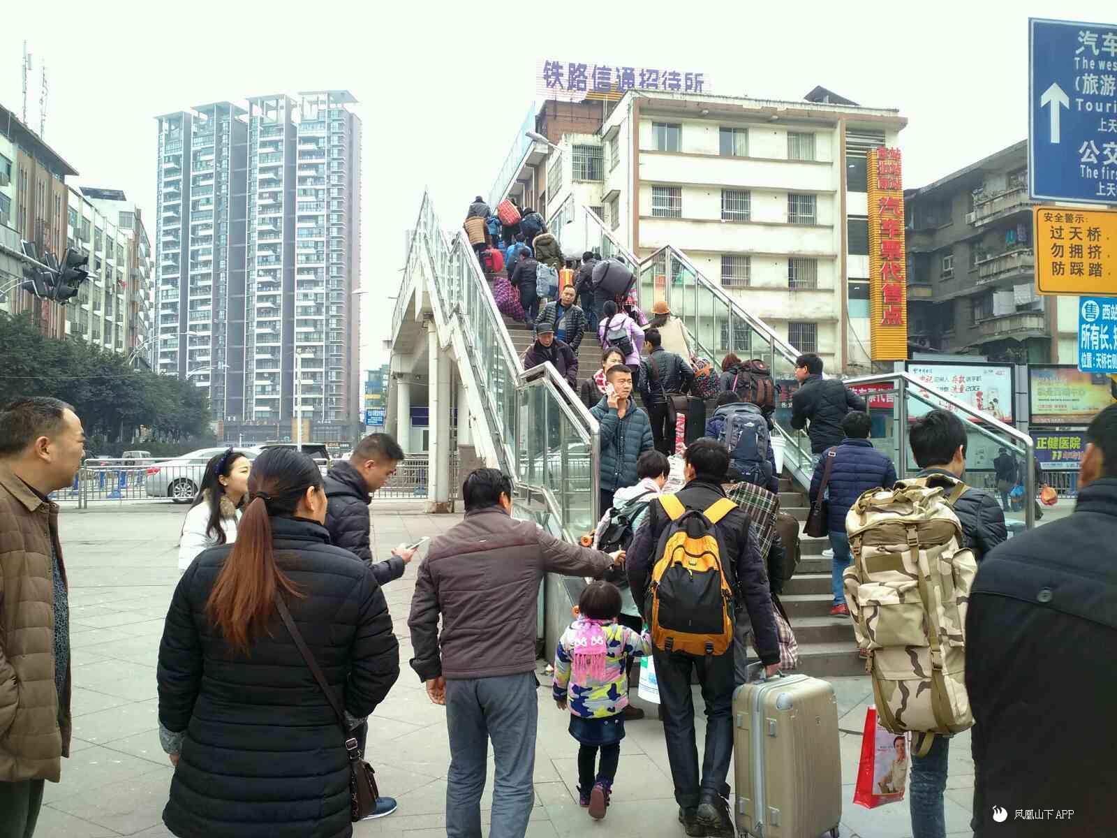 達州火車站天橋太人性化