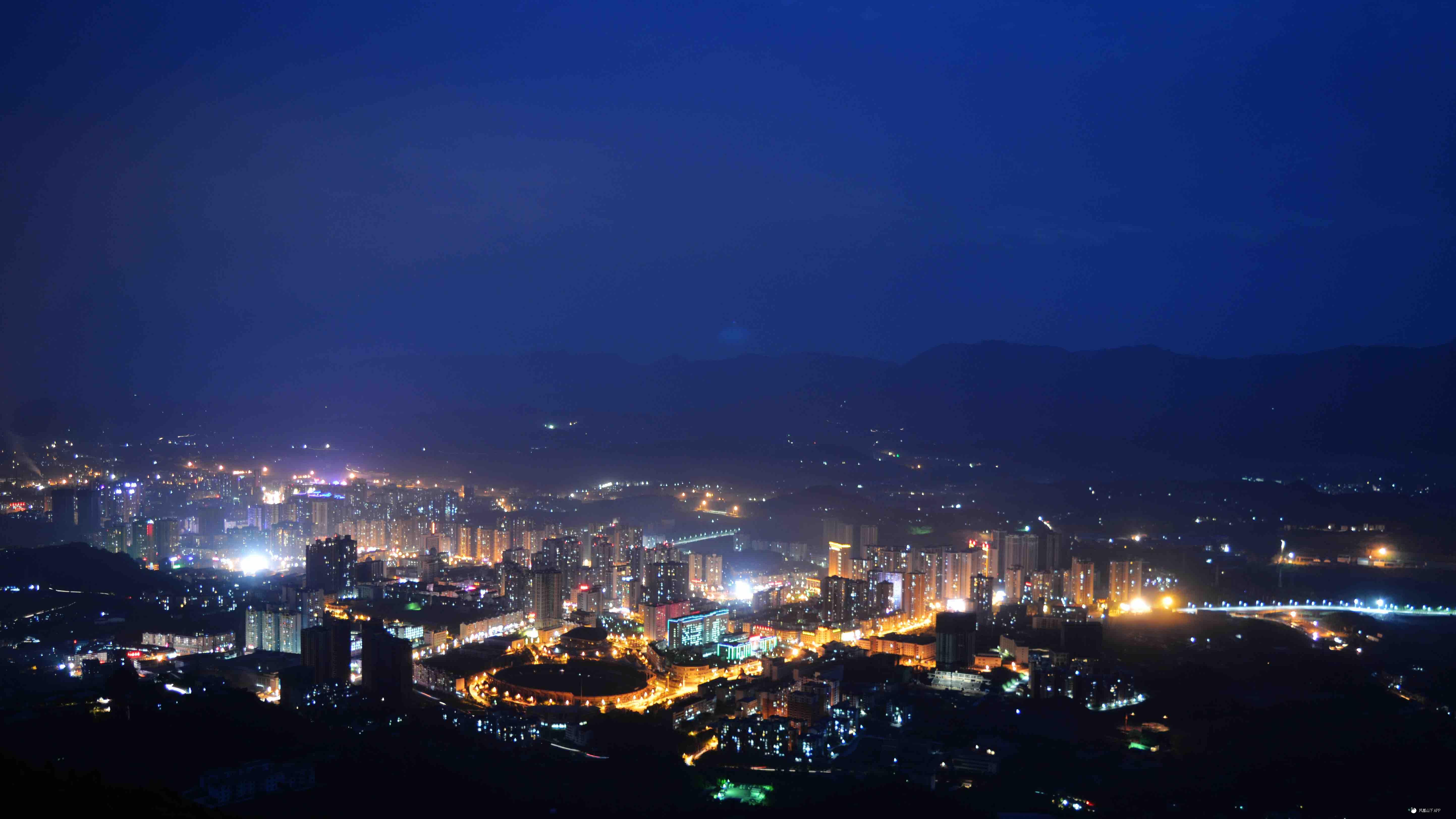 达州凤凰山夜景图片