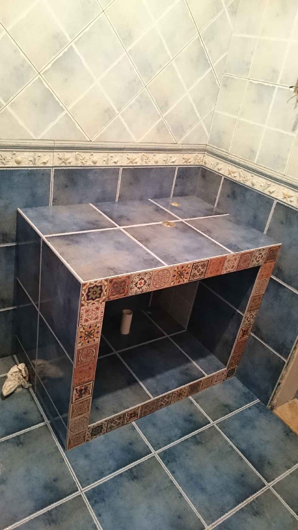 浴室淋浴区砖砌地台图片