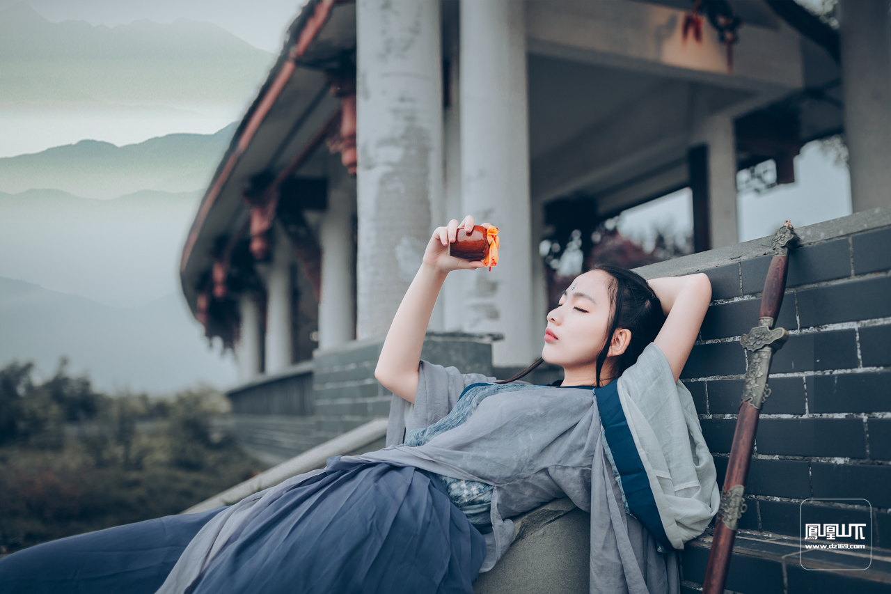 我应在江湖悠悠饮一壶浊酒