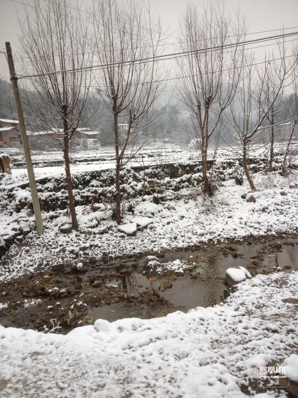 下雪啦就像2018年全村脫貧後留下稀缺的農村危房一樣