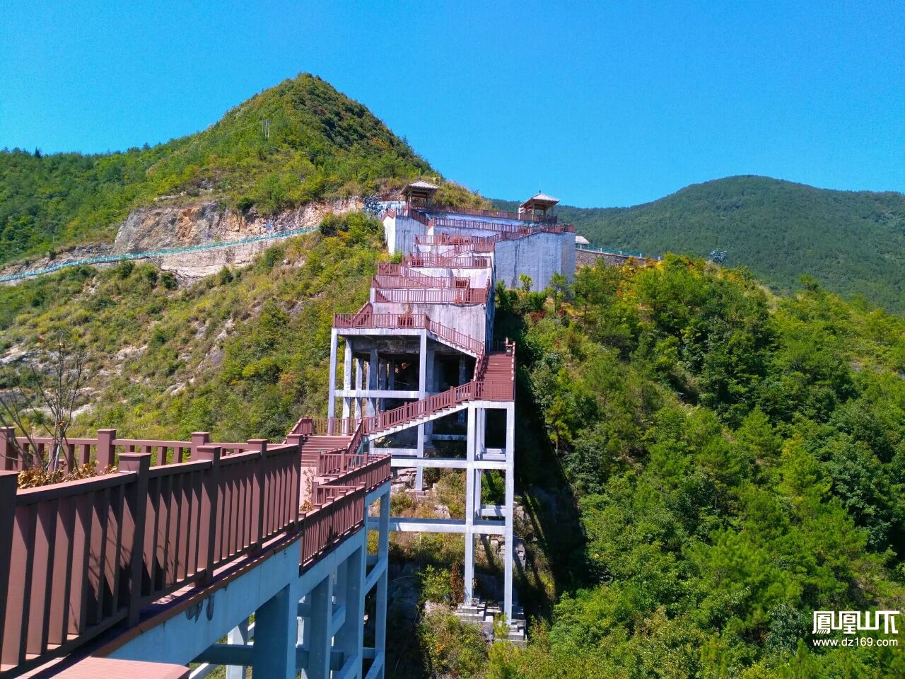 三峡云巅神女天路景区图片