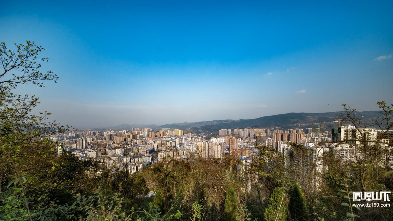 达州翠屏山翠屏大道图片