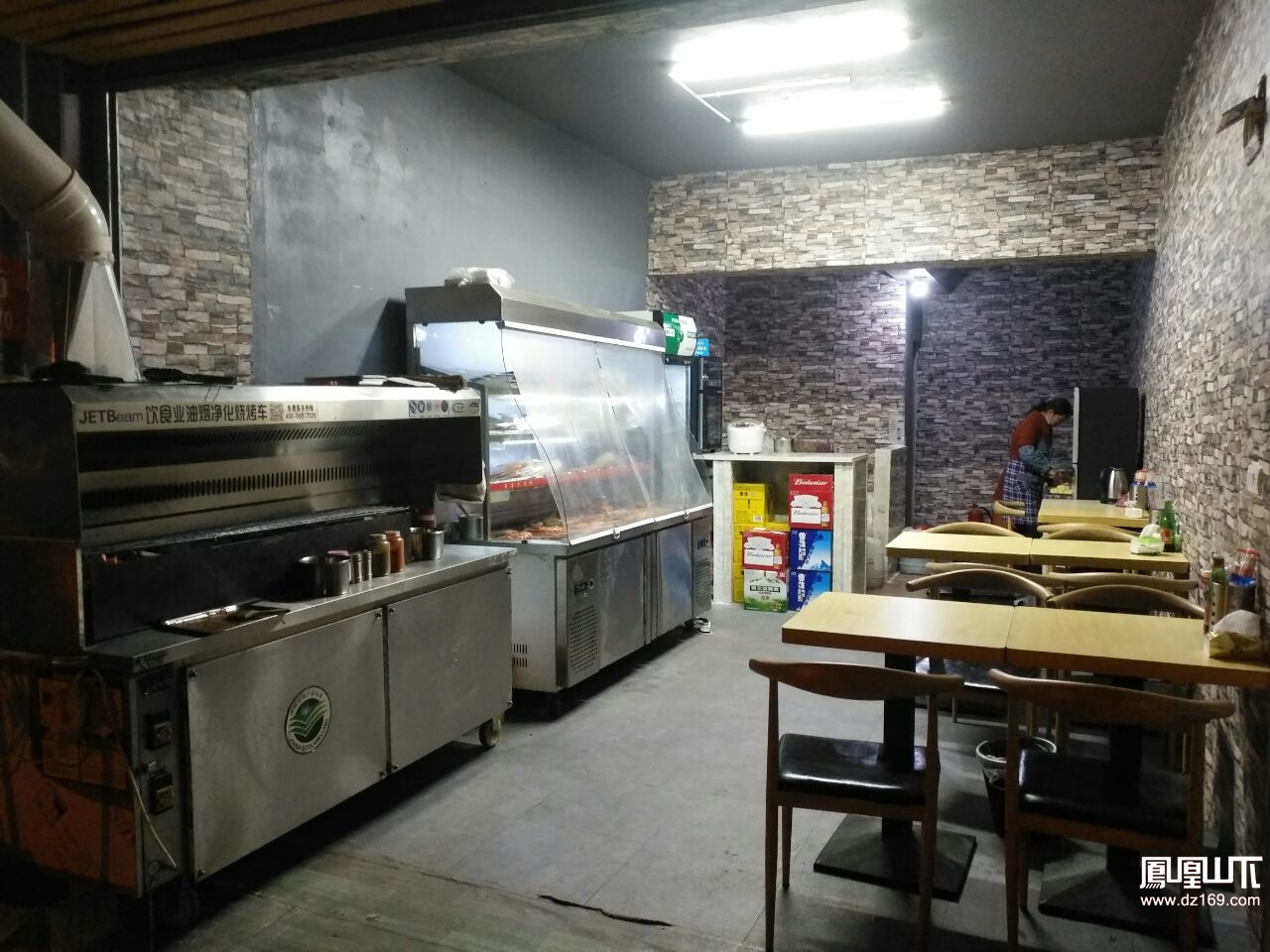 锦州国际二区烧烤店与楼上居民屡发冲突