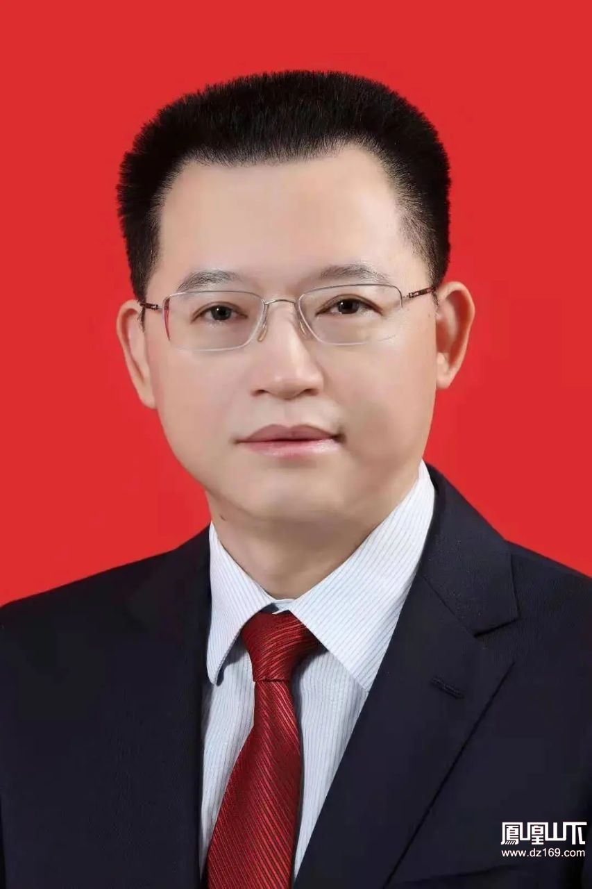 23日,何长华被选举为大竹县人民政府县长