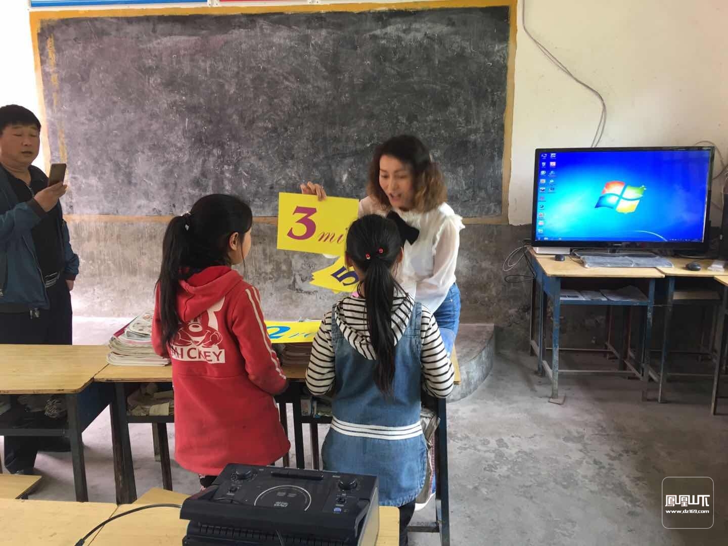 手牵手城乡同体 心连心爱在教育 --金山小学结