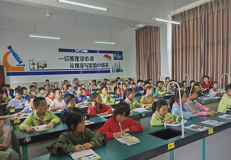 局長親臨點賽課,課堂教學又增輝 - 開江縣實驗小學 - 鳳凰山下