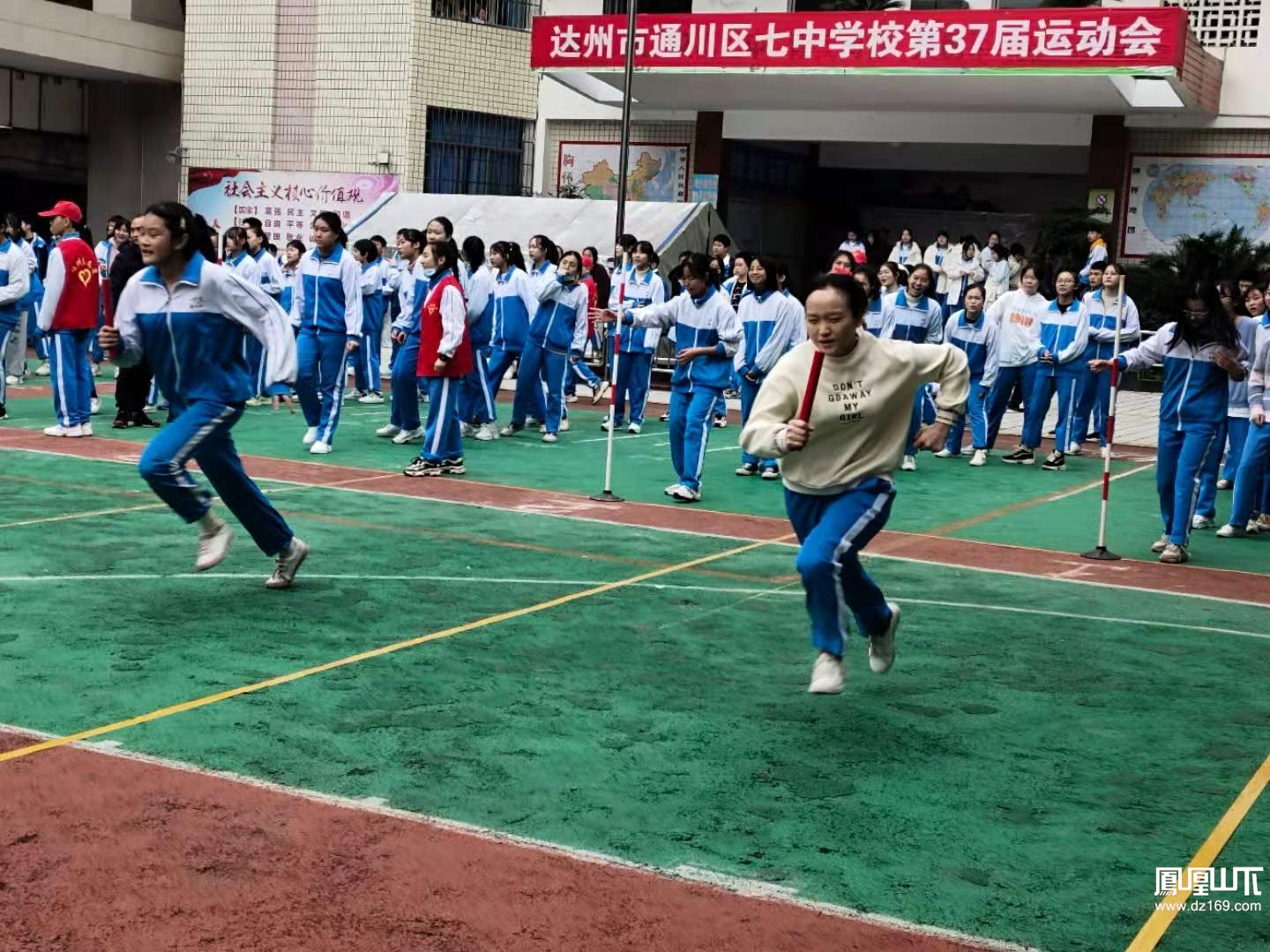 通川区七中成功举行第37届运动会 通川区第七中学 凤凰山下